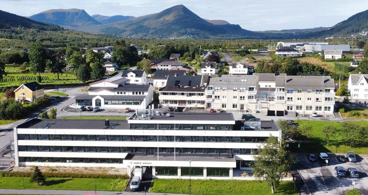 dronefoto hareid rådhus
