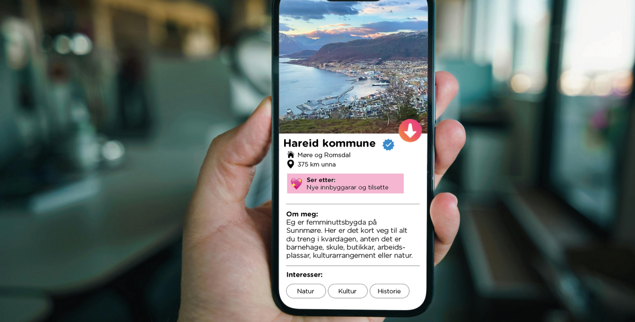 bilde av telefon med fiktiv datingprofil til hareid kommune