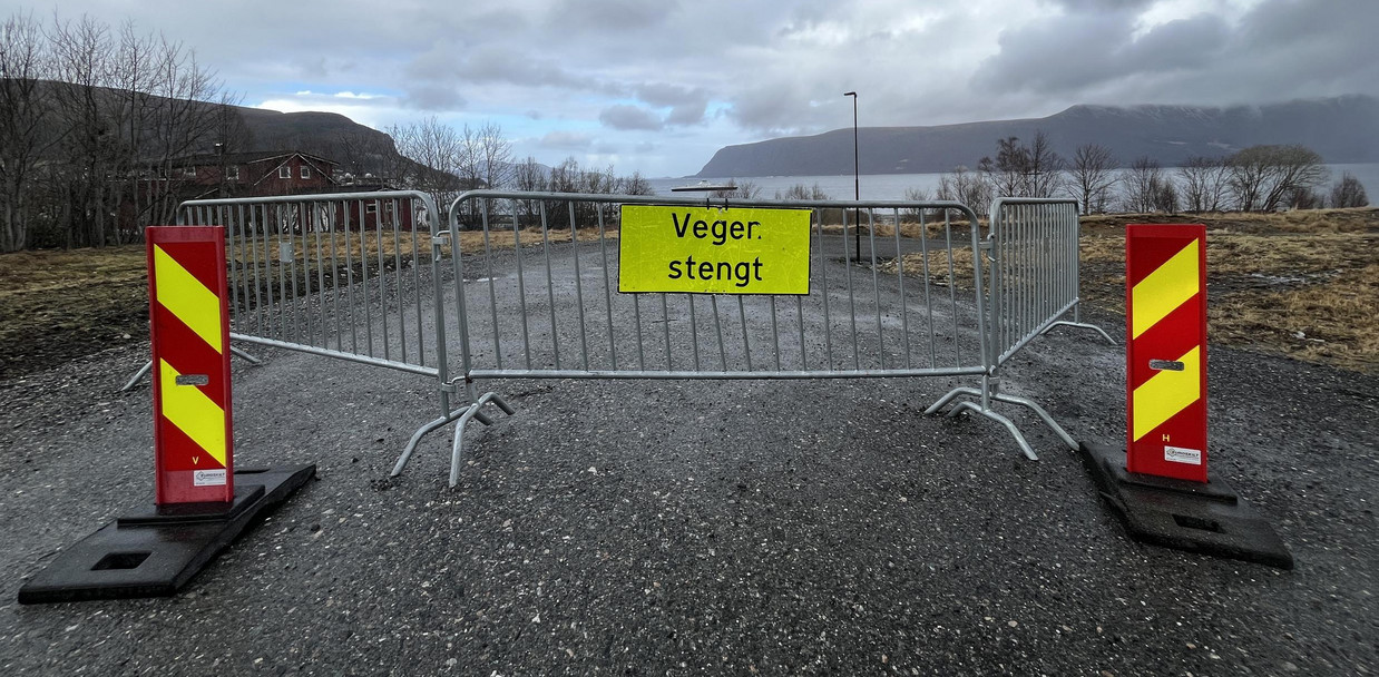 skilt med veg stengt